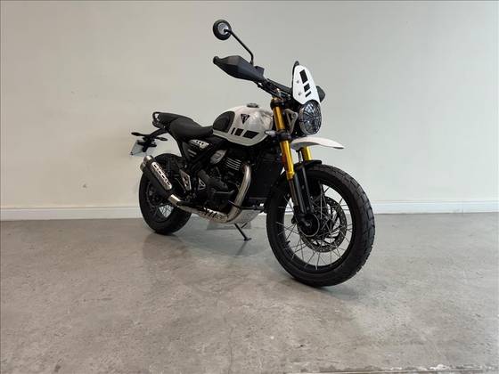 TRIUMPH SCRAMBLER 400 XC TRIUMPH SCRAMBLER 400 XC